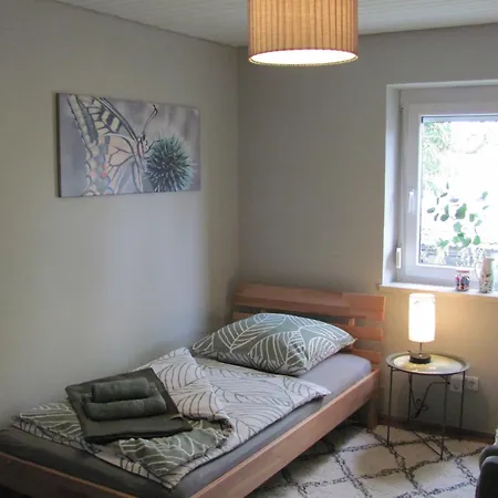 #3 Schoenes Ruhiges Gaestezimmer Mit Gartenblick, Gemeinschaftsbad W-lan Airport Nah Gelegen Mit Late Night Check In Haus Nr 9,5