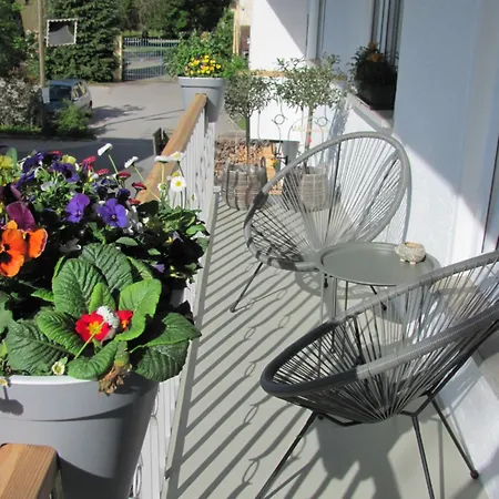 #3 Schoenes Ruhiges Gaestezimmer Mit Gartenblick, Gemeinschaftsbad W-lan Airport Nah Gelegen Mit Late Night Check In Haus Nr 9,5 *