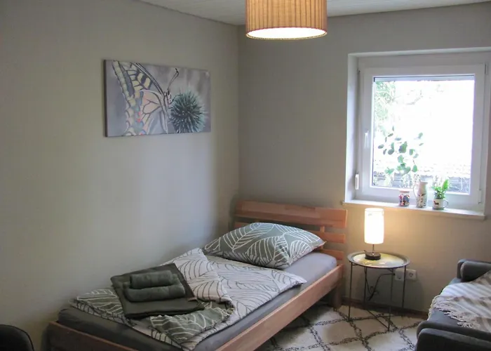 #3 Gemuetliches Ruhiges Gartenblick, Gemeinschaftsbad W-lan Airport Nah Gelegen Mit Late Night Check In Haus Nr 9,5