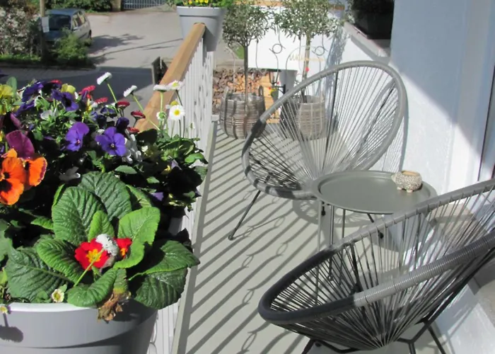 #3 Gemuetliches Ruhiges Gartenblick, Gemeinschaftsbad W-lan Airport Nah Gelegen Mit Late Night Check In Haus Nr 9,5 *