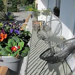 #3 Schoenes Ruhiges Gaestezimmer Mit Gartenblick, Gemeinschaftsbad W-Lan Airport Nah Gelegen Mit Late Night Check In Haus Nr 9,5 *